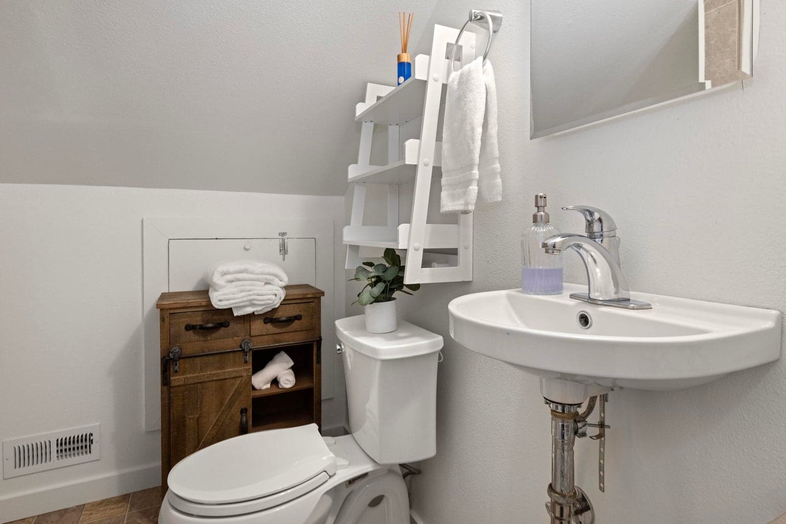 Photo of 202 NW Thurston Avenue 31 of 32