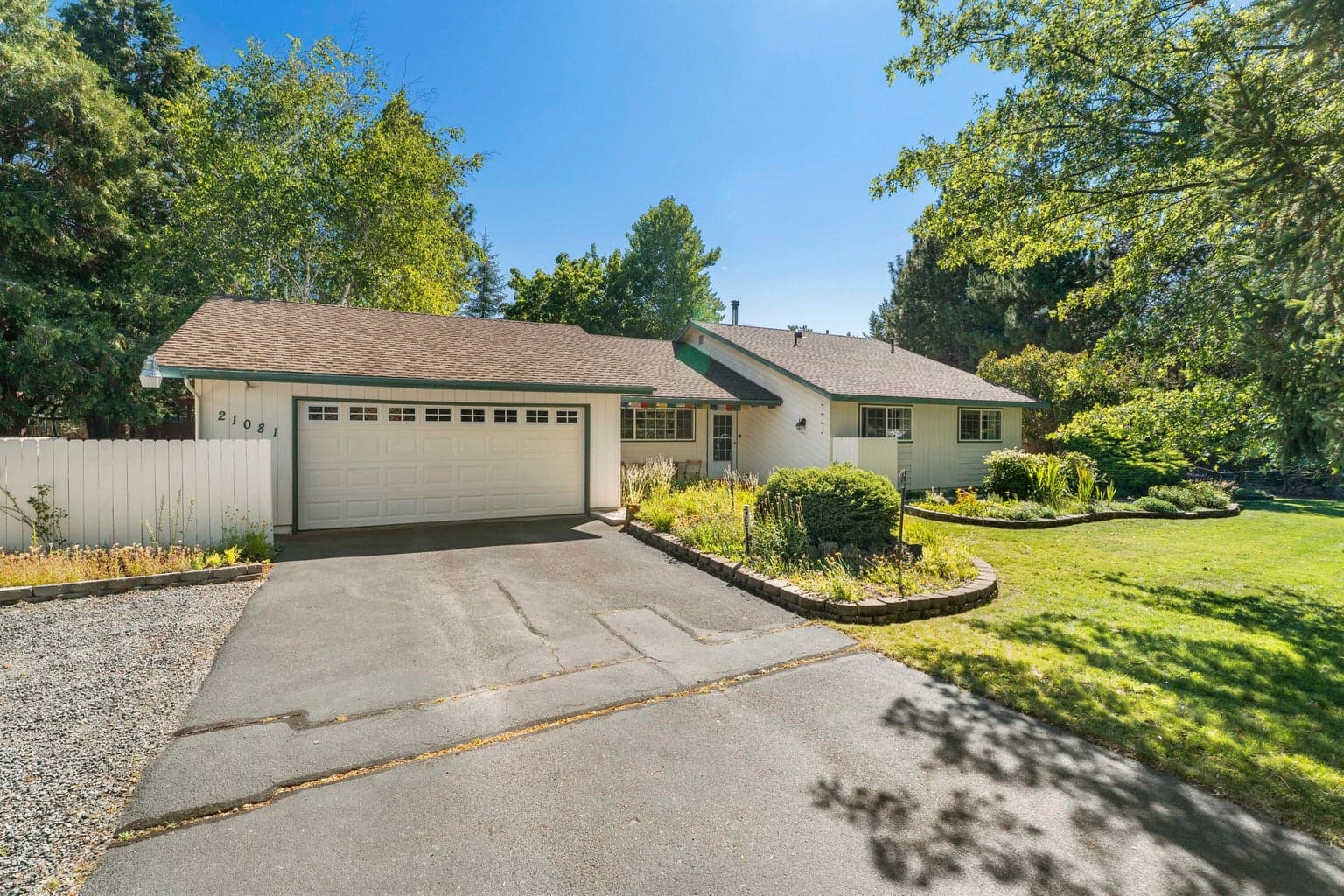 Photo of 21081 Gardenia 2 of 44