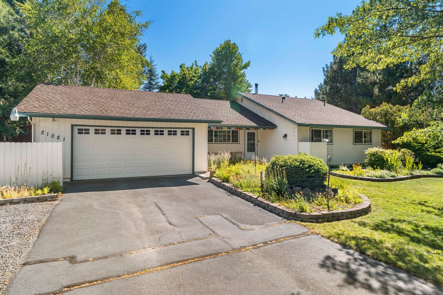 Photo of 21081 Gardenia 3 of 44