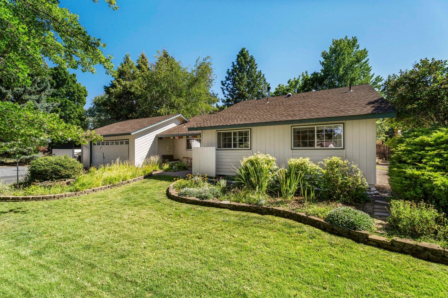 Photo of 21081 Gardenia 1 of 44