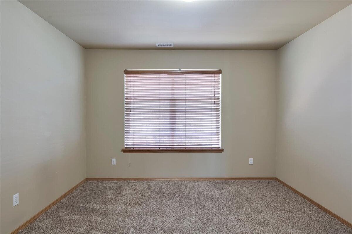 Photo of 2813 SW Indian Circle 16 of 22