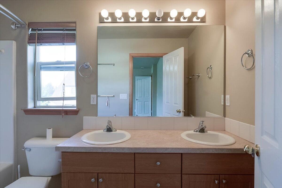 Photo of 2813 SW Indian Circle 14 of 22