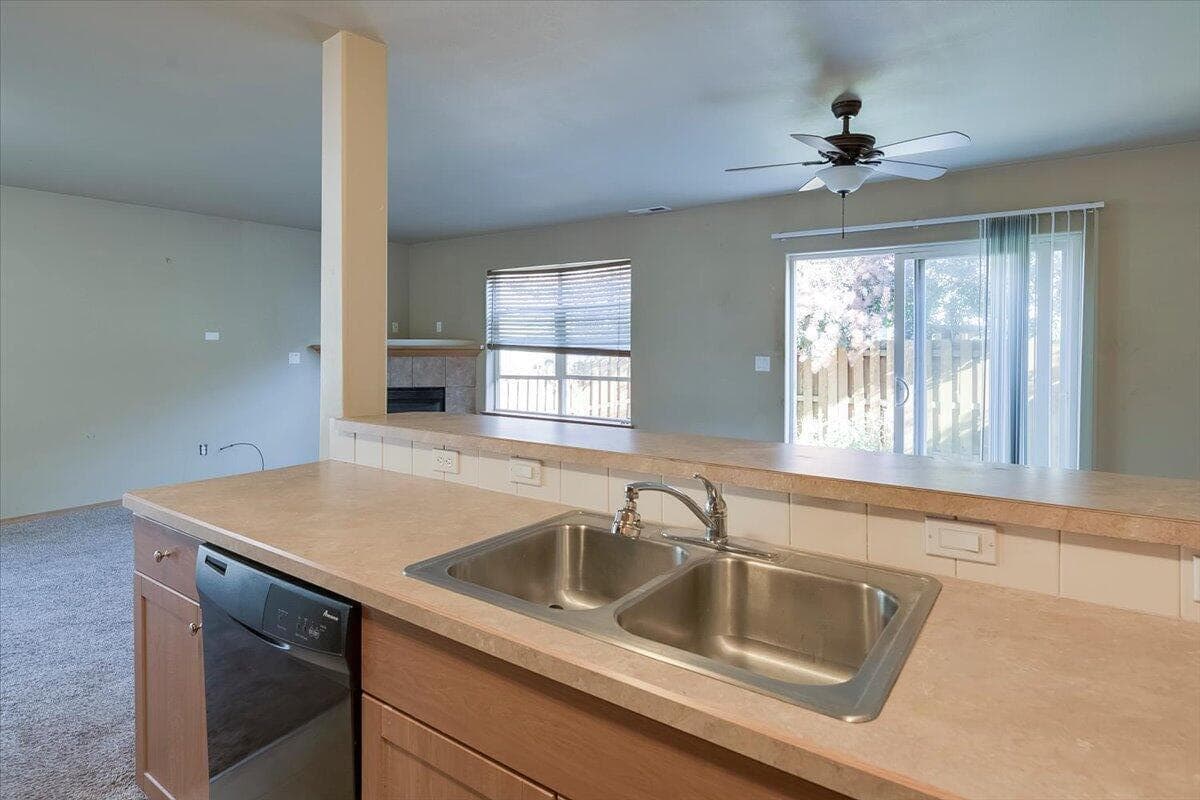 Photo of 2813 SW Indian Circle 8 of 22