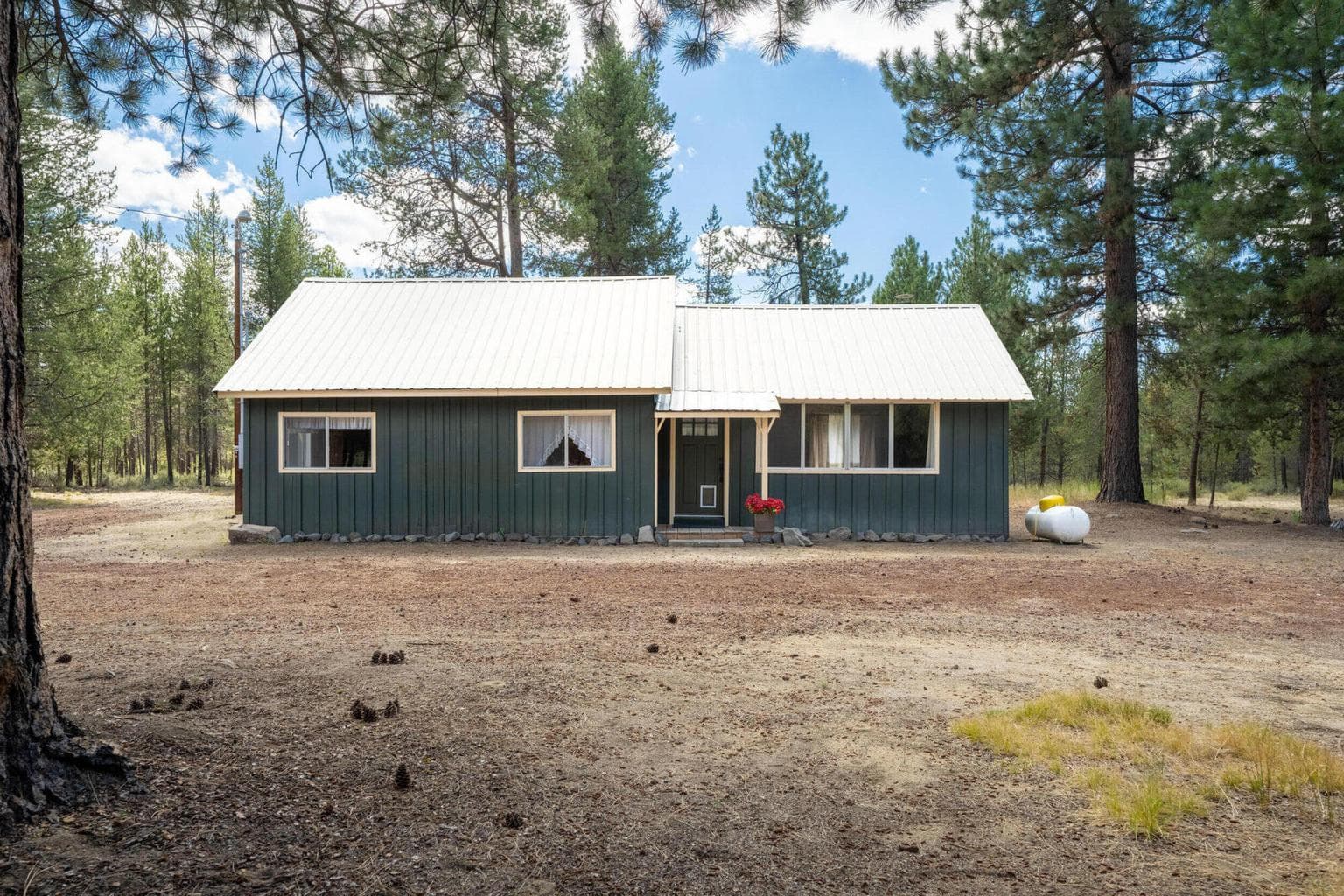 Photo of 652 Chapman 1 of 31