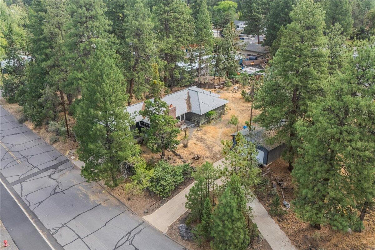 Photo of 438 NE 9th Street 8 of 28