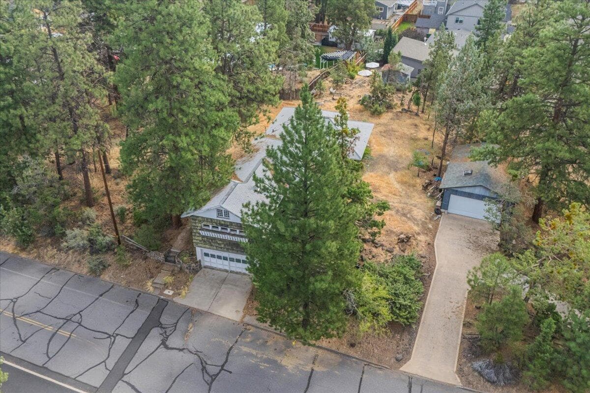 Photo of 438 NE 9th Street 9 of 28
