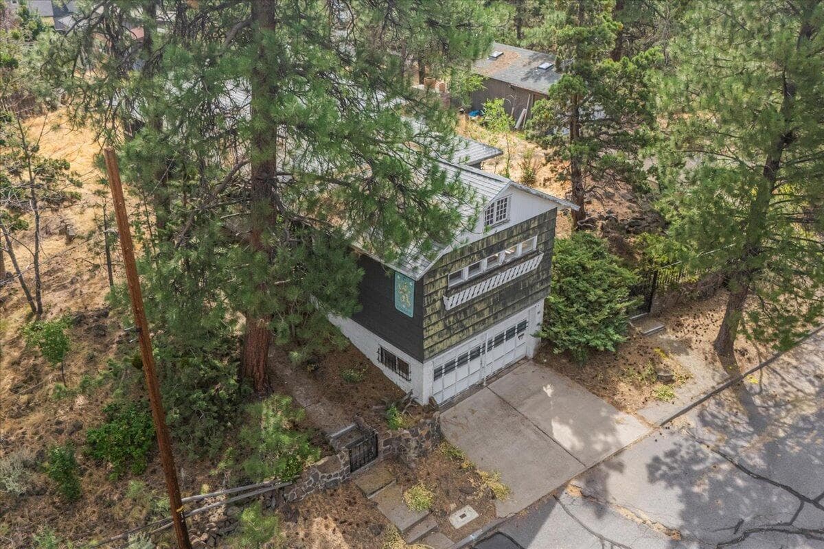 Photo of 438 NE 9th Street 11 of 28
