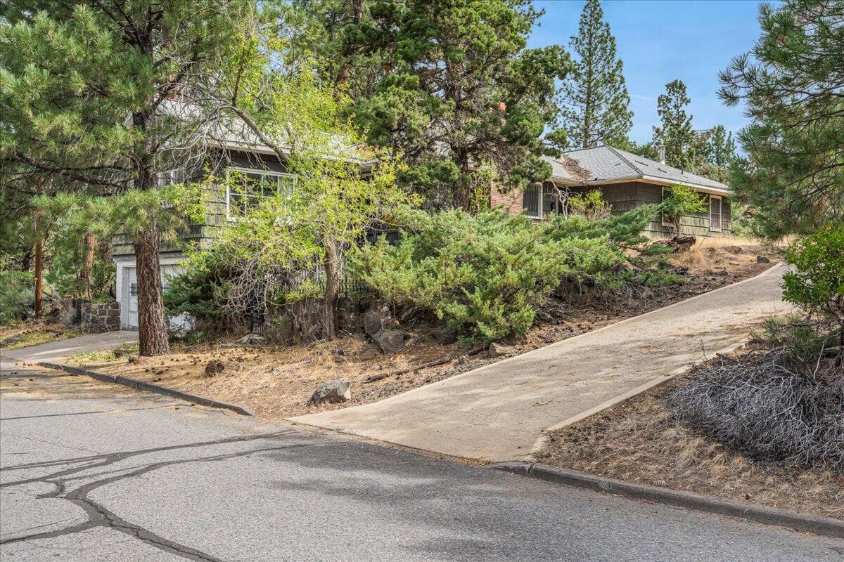 Photo of 438 NE 9th Street 13 of 28
