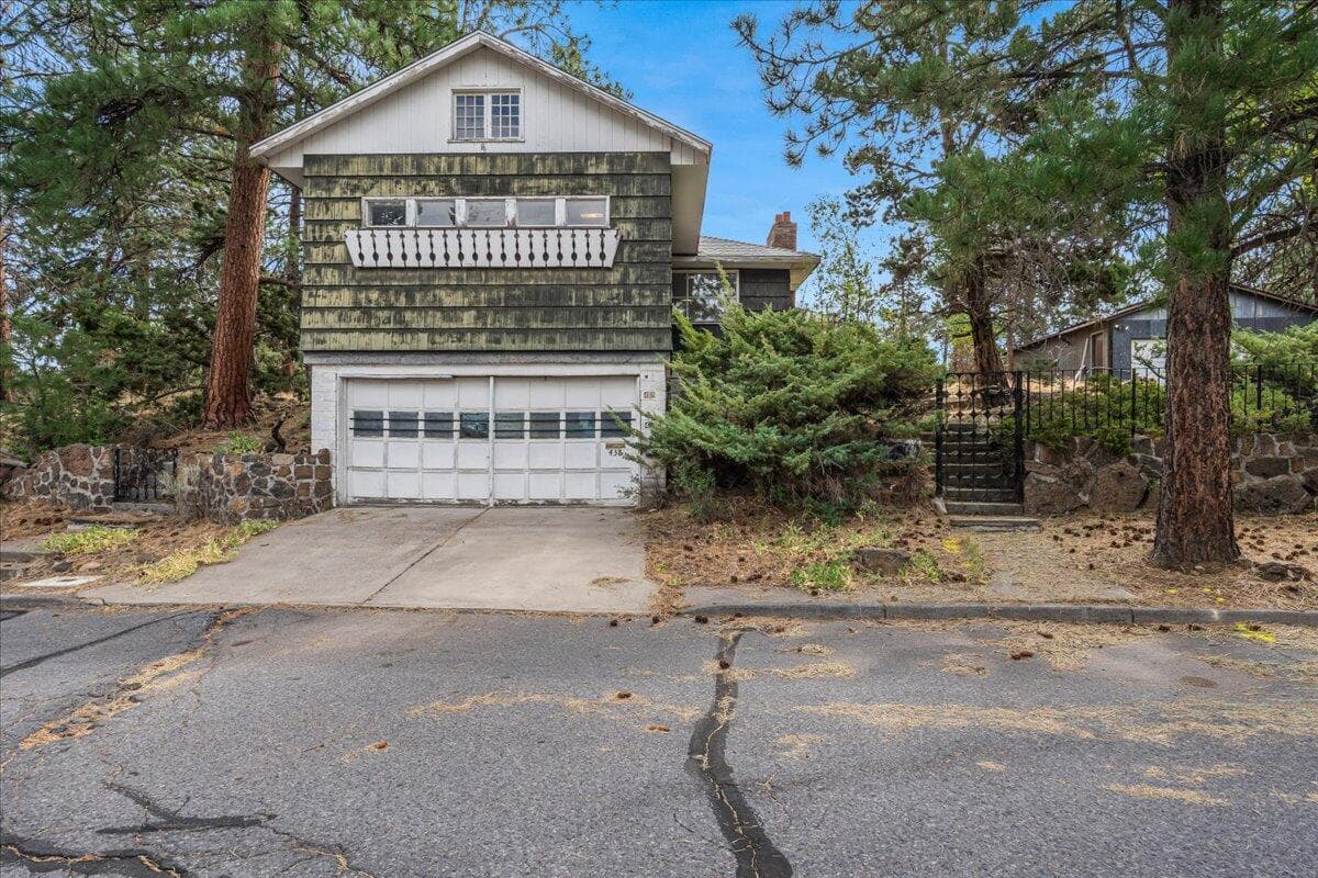 Photo of 438 NE 9th Street 14 of 28