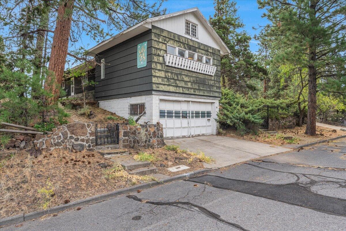 Photo of 438 NE 9th Street 15 of 28