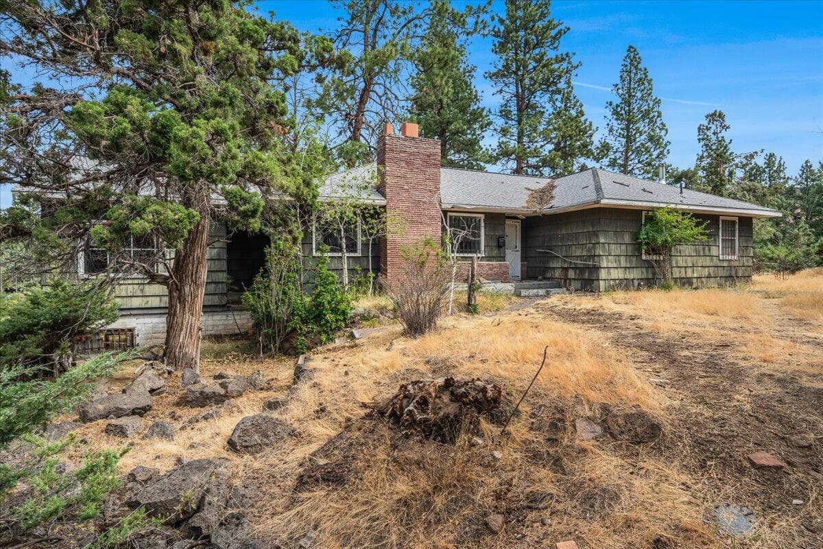 Photo of 438 NE 9th Street 16 of 28
