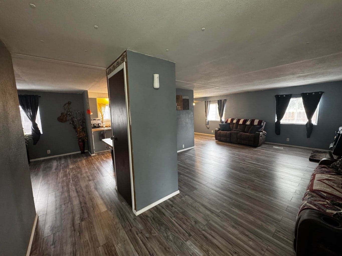 Photo of 2130 E-Z 2 of 28