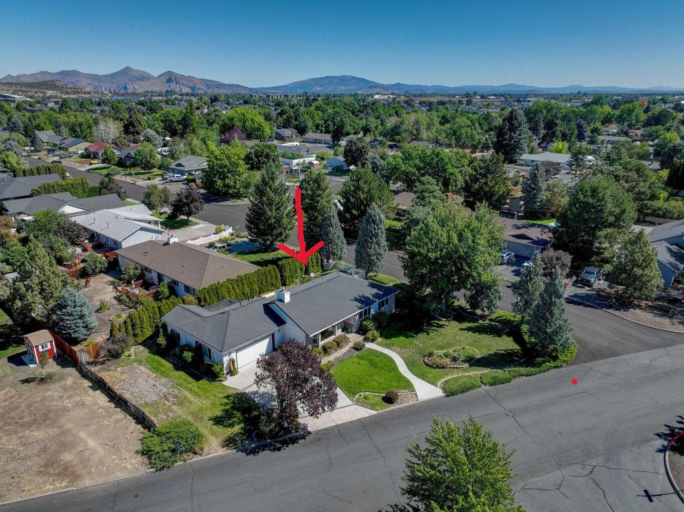 Photo of 2114 NW Canyon Drive 8 of 33