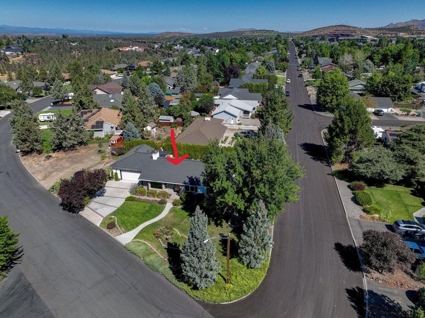 Photo of 2114 NW Canyon Drive 6 of 33