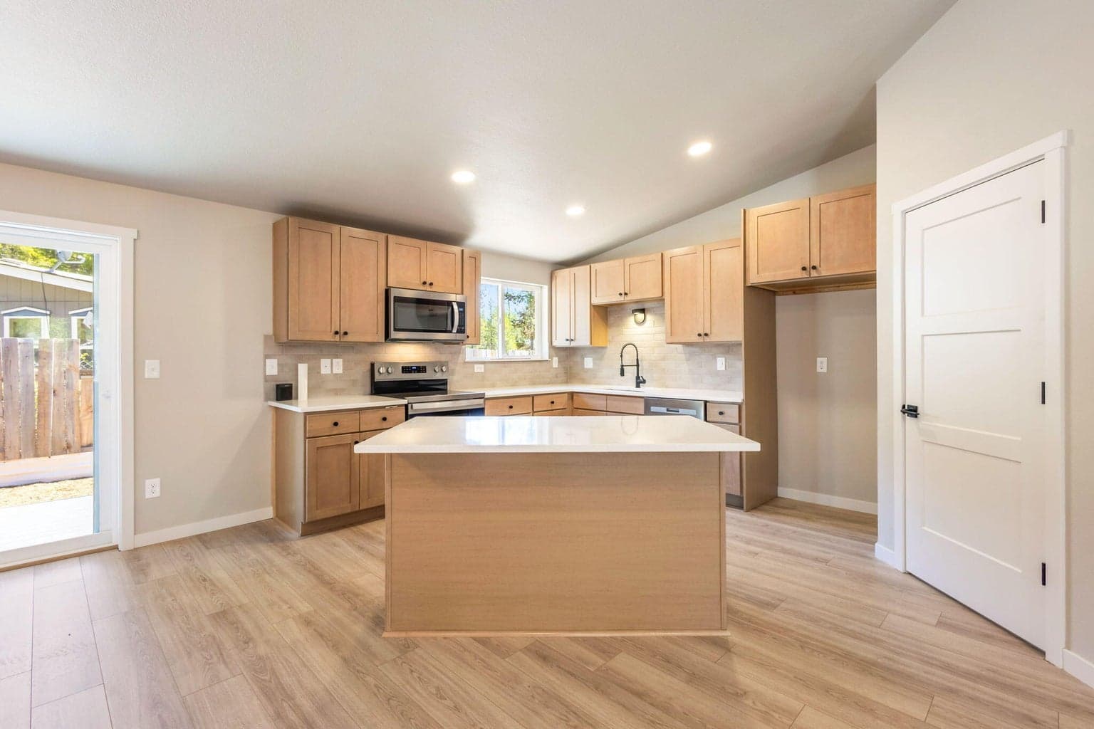 Photo of 16769 S Century Drive 10 of 34