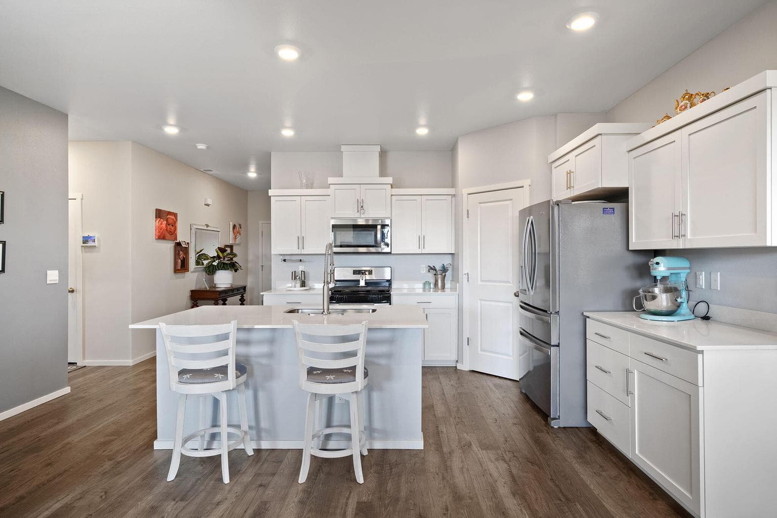 Photo of 388 SE Stetson Court 7 of 43