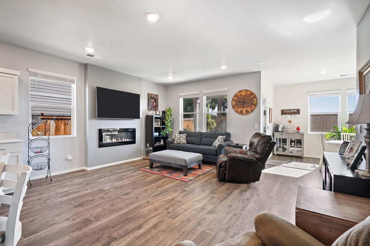 Photo of 388 SE Stetson Court 8 of 43