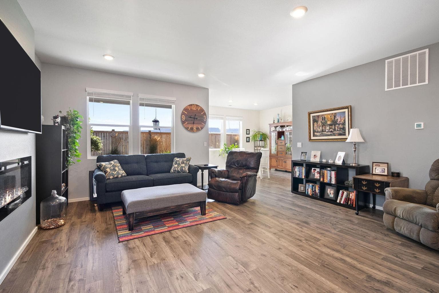 Photo of 388 SE Stetson Court 9 of 43