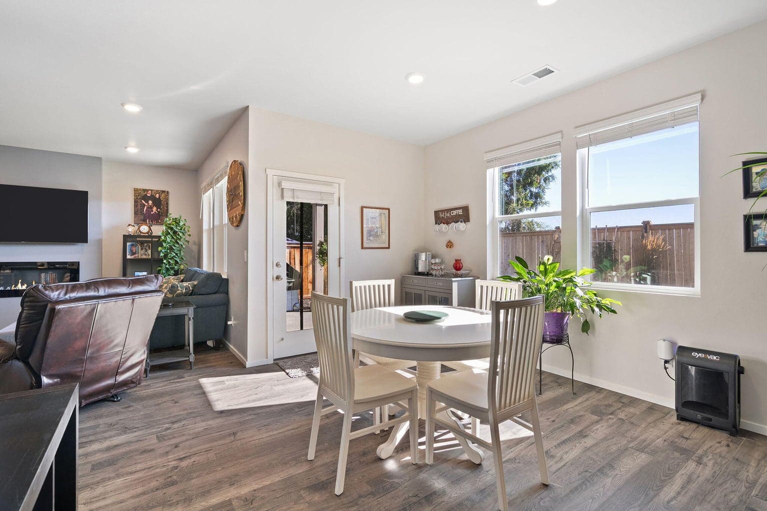 Photo of 388 SE Stetson Court 13 of 43