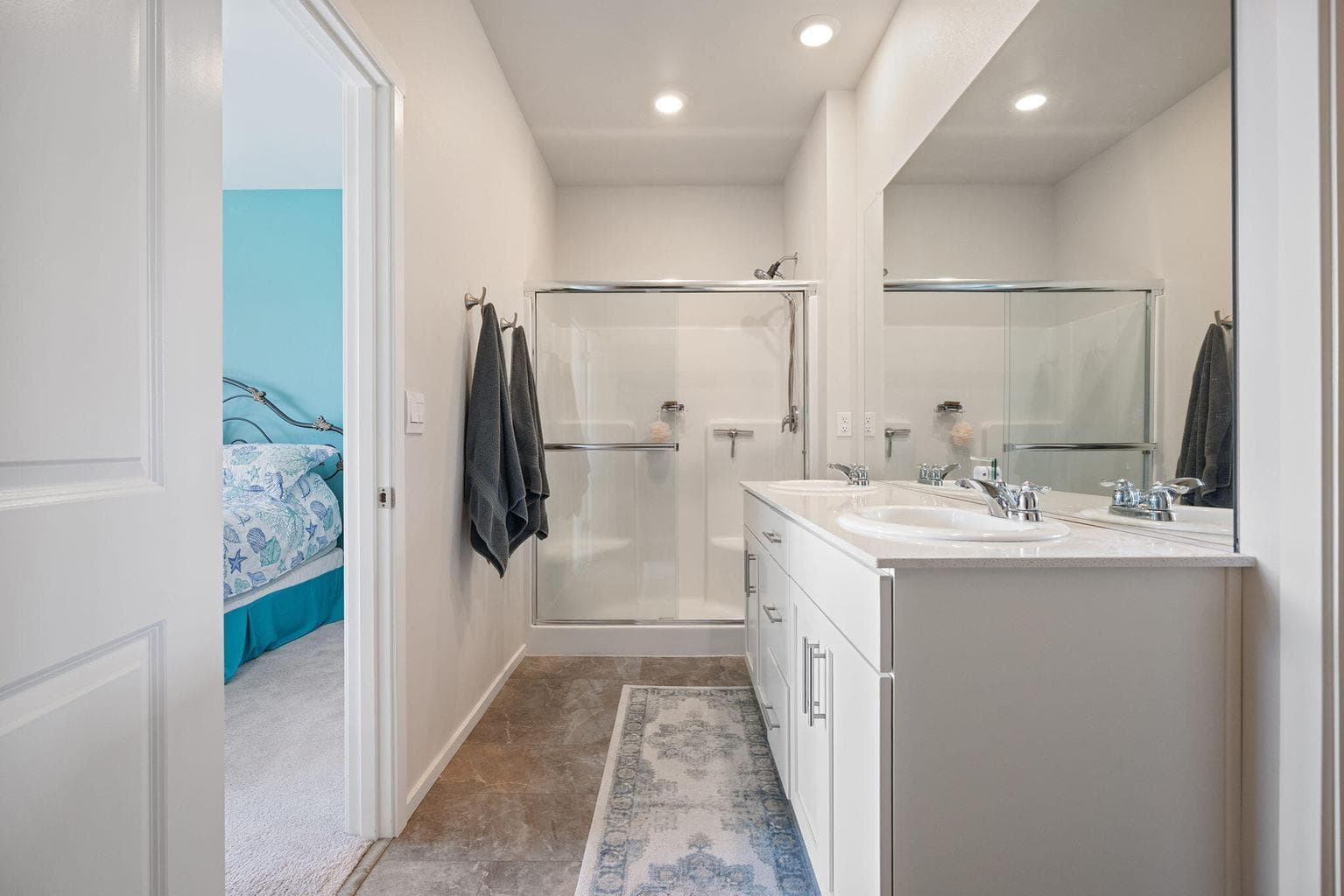 Photo of 388 SE Stetson Court 16 of 43