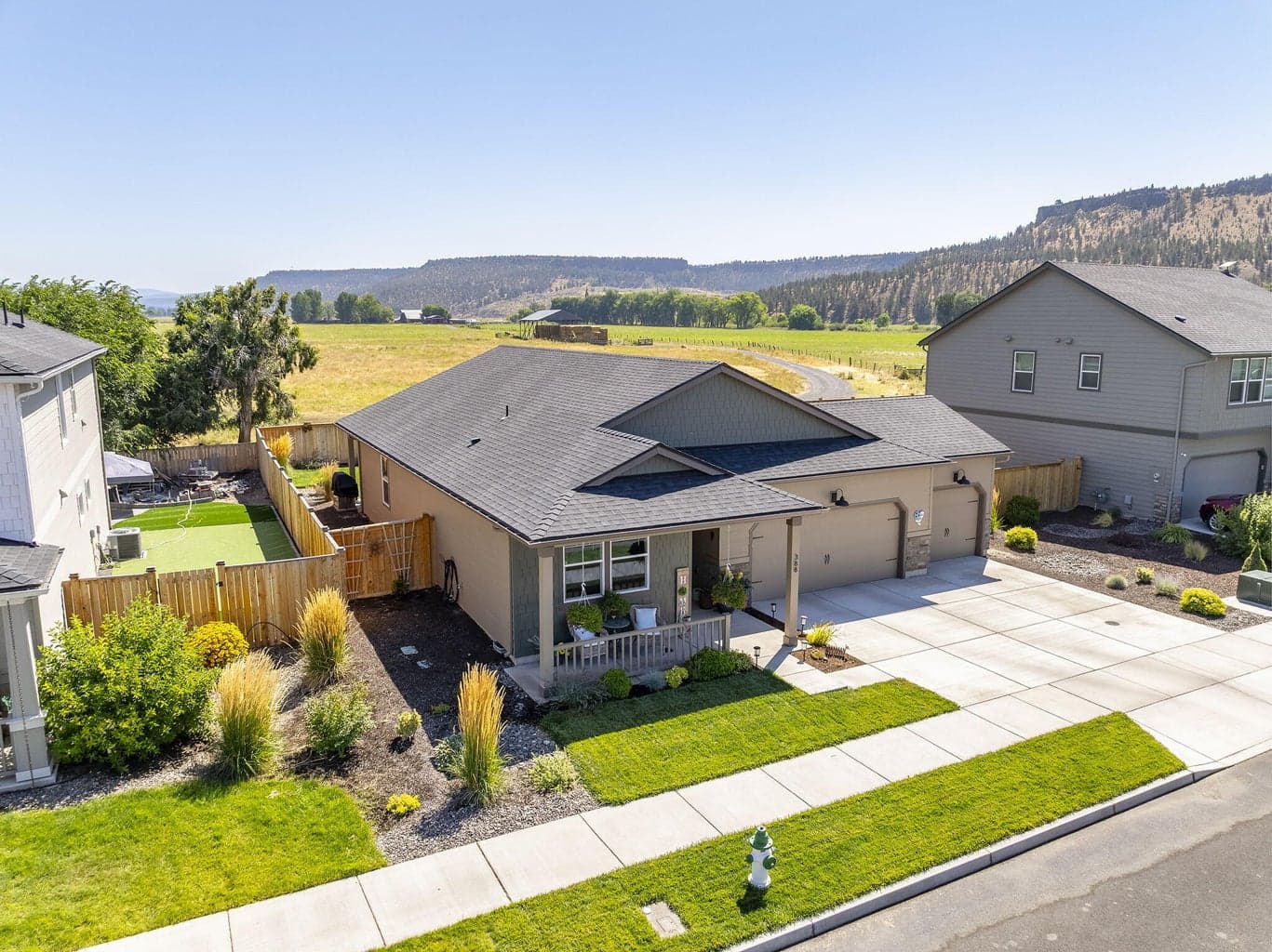 Photo of 388 SE Stetson Court 29 of 43