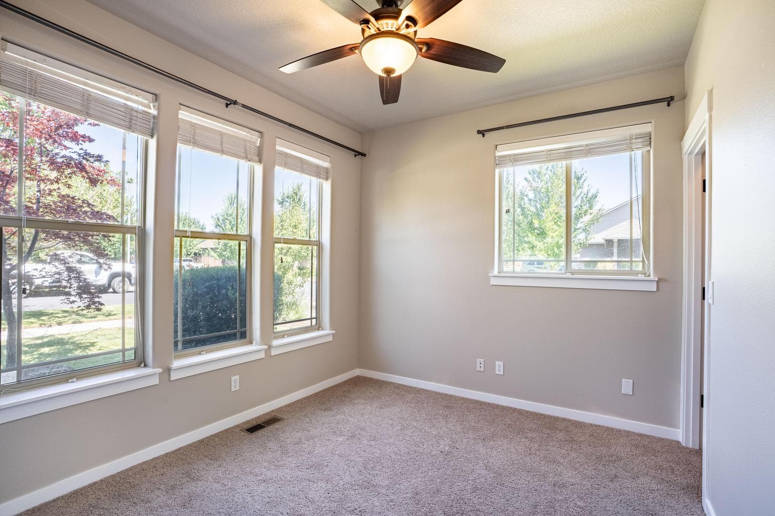 Photo of 2943 NE Dogwood Drive 6 of 50