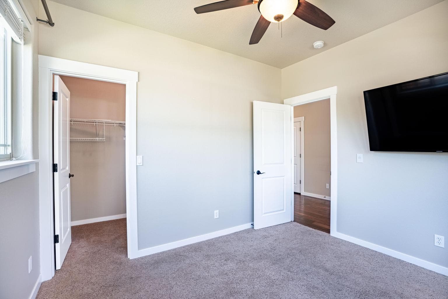 Photo of 2943 NE Dogwood Drive 7 of 50