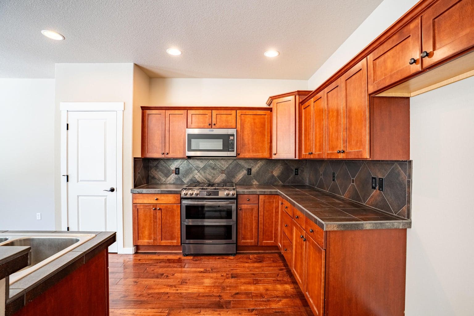 Photo of 2943 NE Dogwood Drive 15 of 50