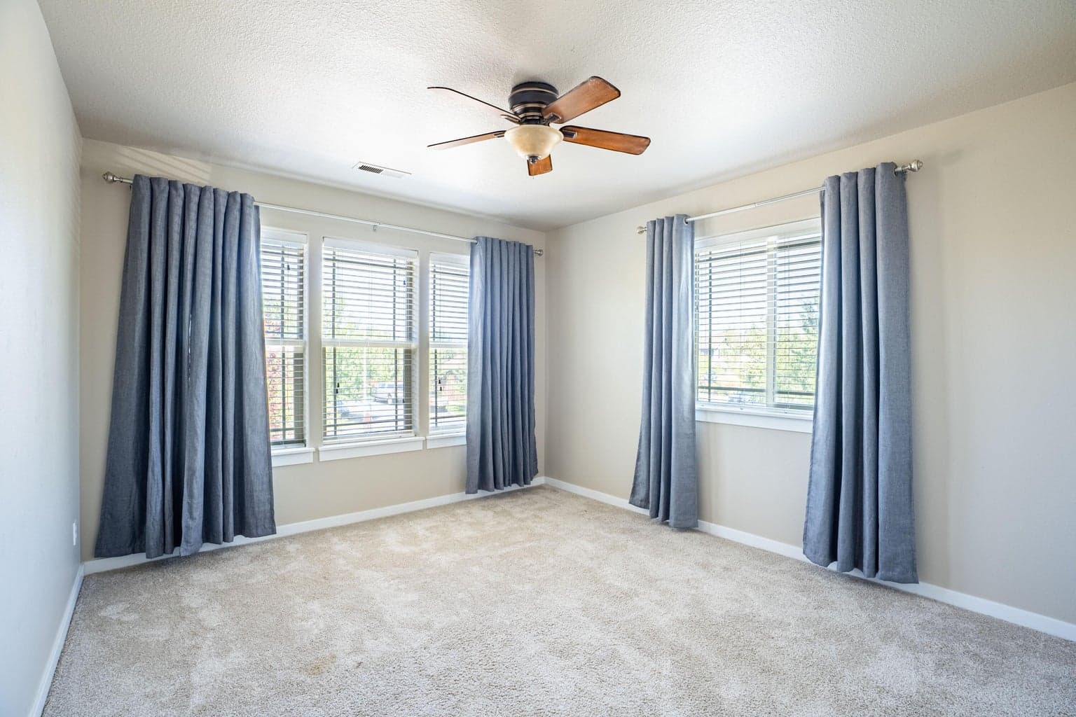 Photo of 2943 NE Dogwood Drive 20 of 50