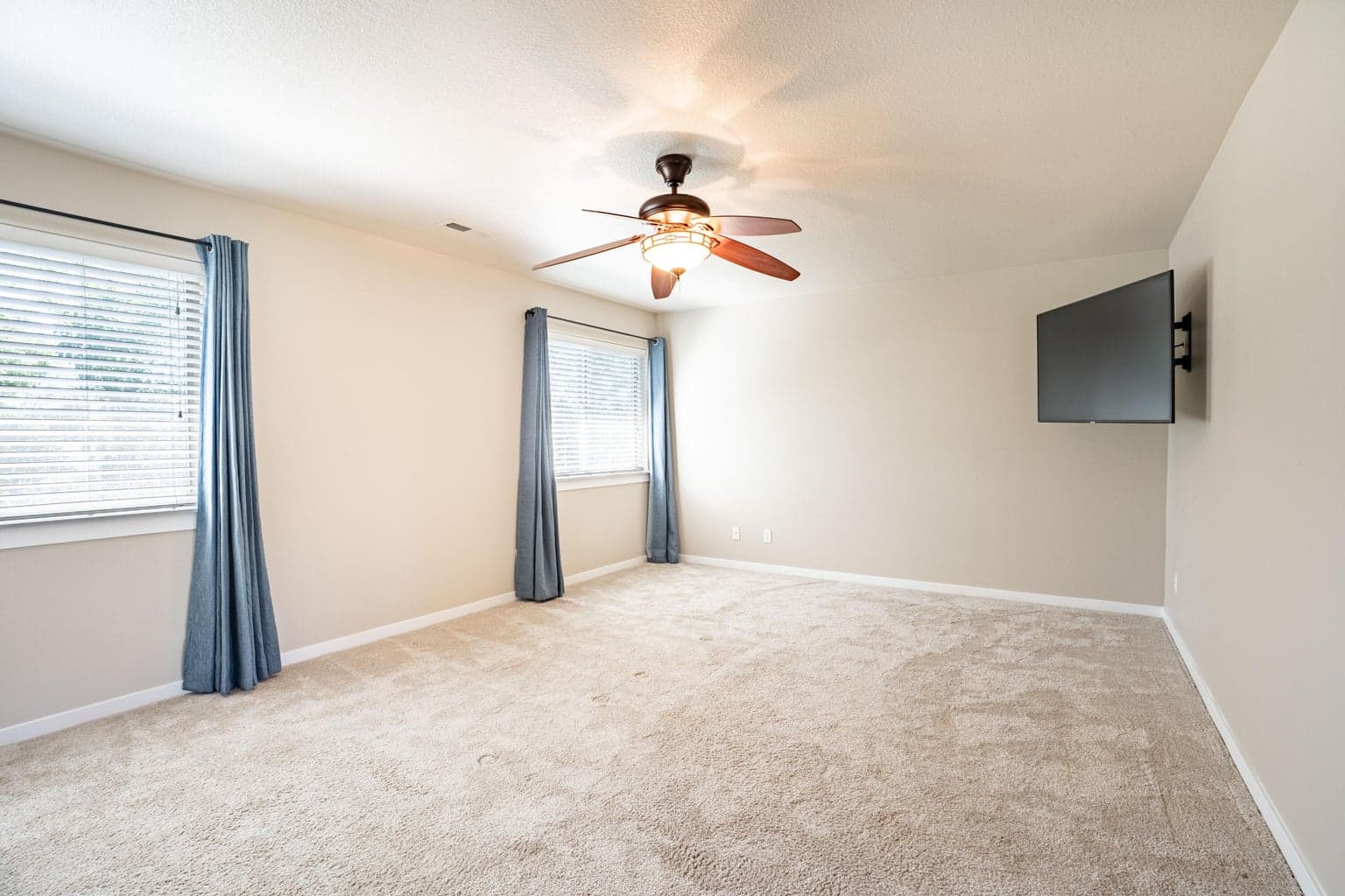 Photo of 2943 NE Dogwood Drive 23 of 50