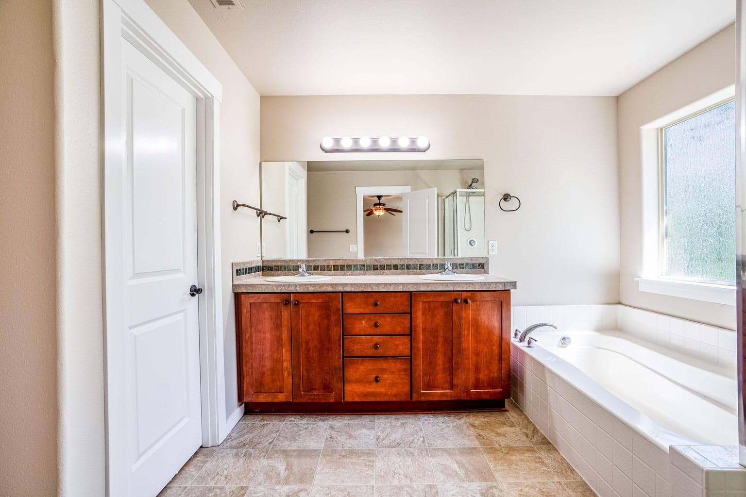 Photo of 2943 NE Dogwood Drive 25 of 50