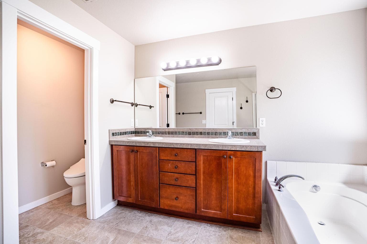 Photo of 2943 NE Dogwood Drive 26 of 50