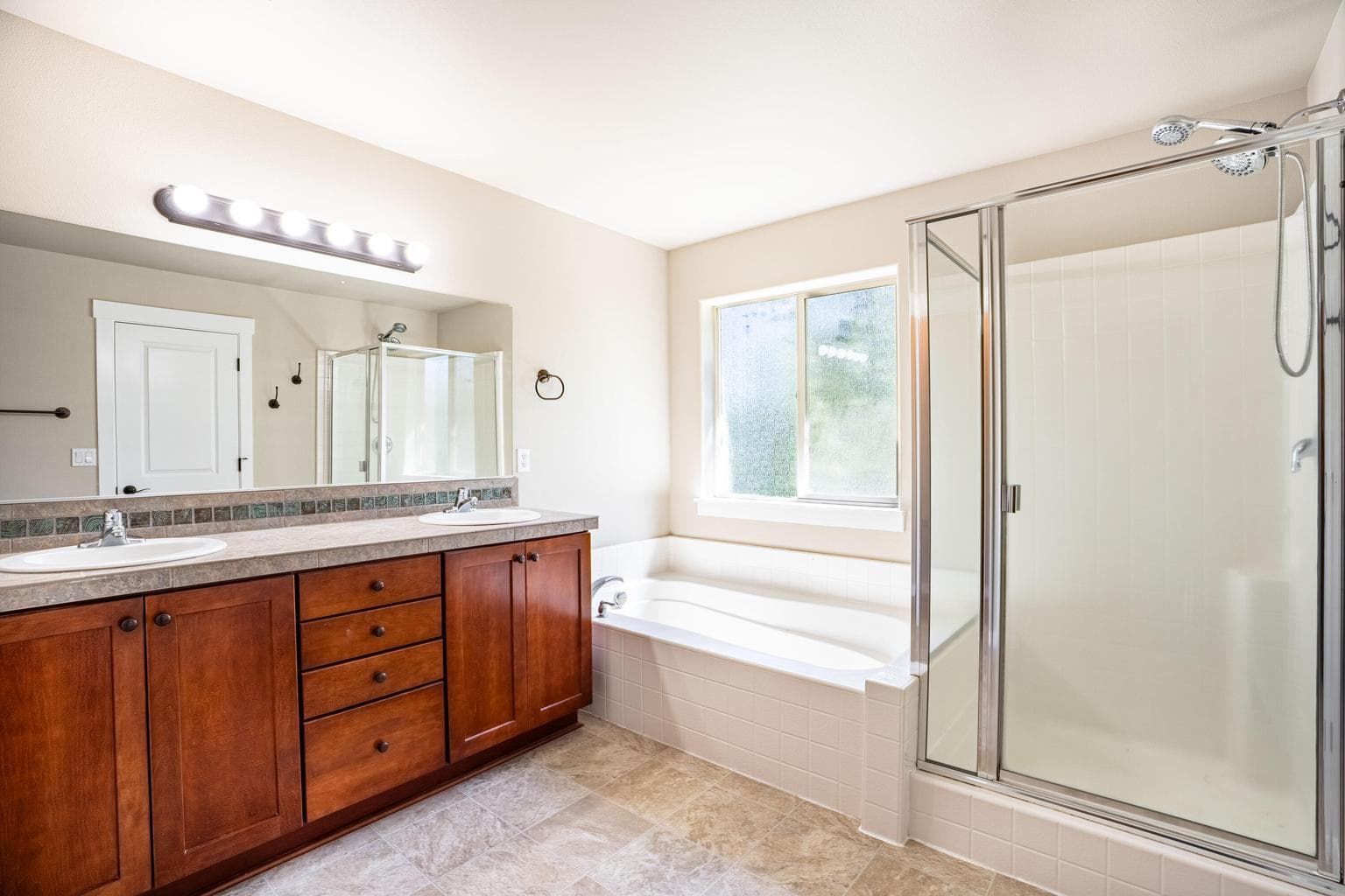Photo of 2943 NE Dogwood Drive 28 of 50