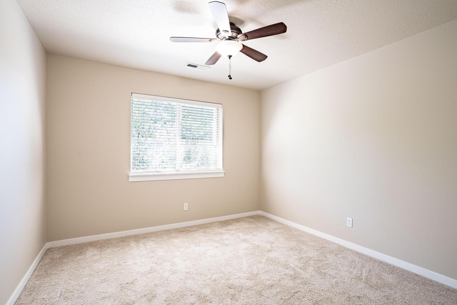 Photo of 2943 NE Dogwood Drive 37 of 50