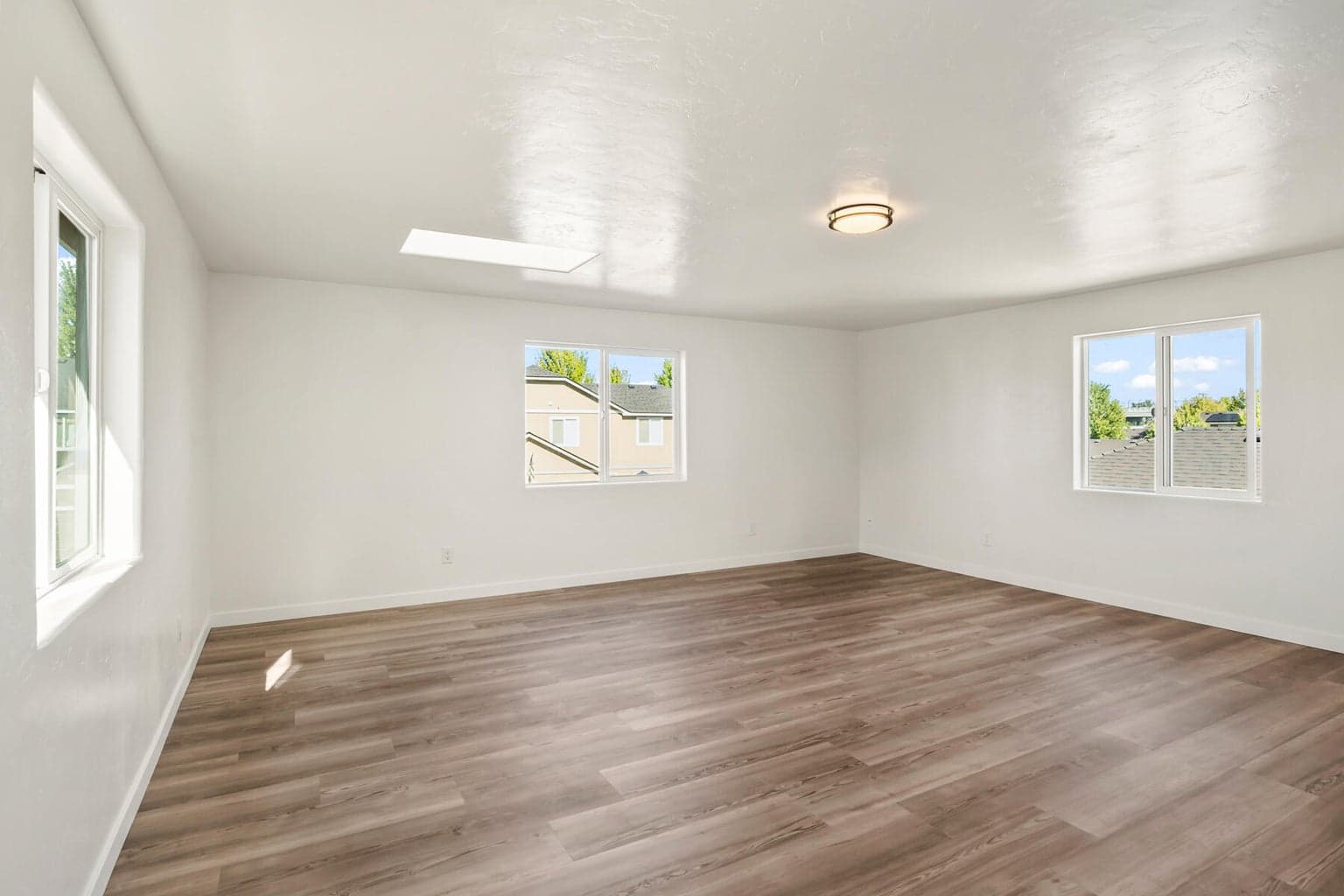 huge 4th bedroom/bonus room