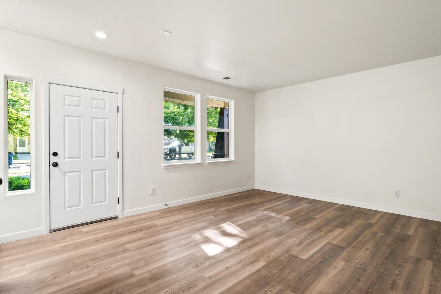 Photo of 1331 4th 5 of 39