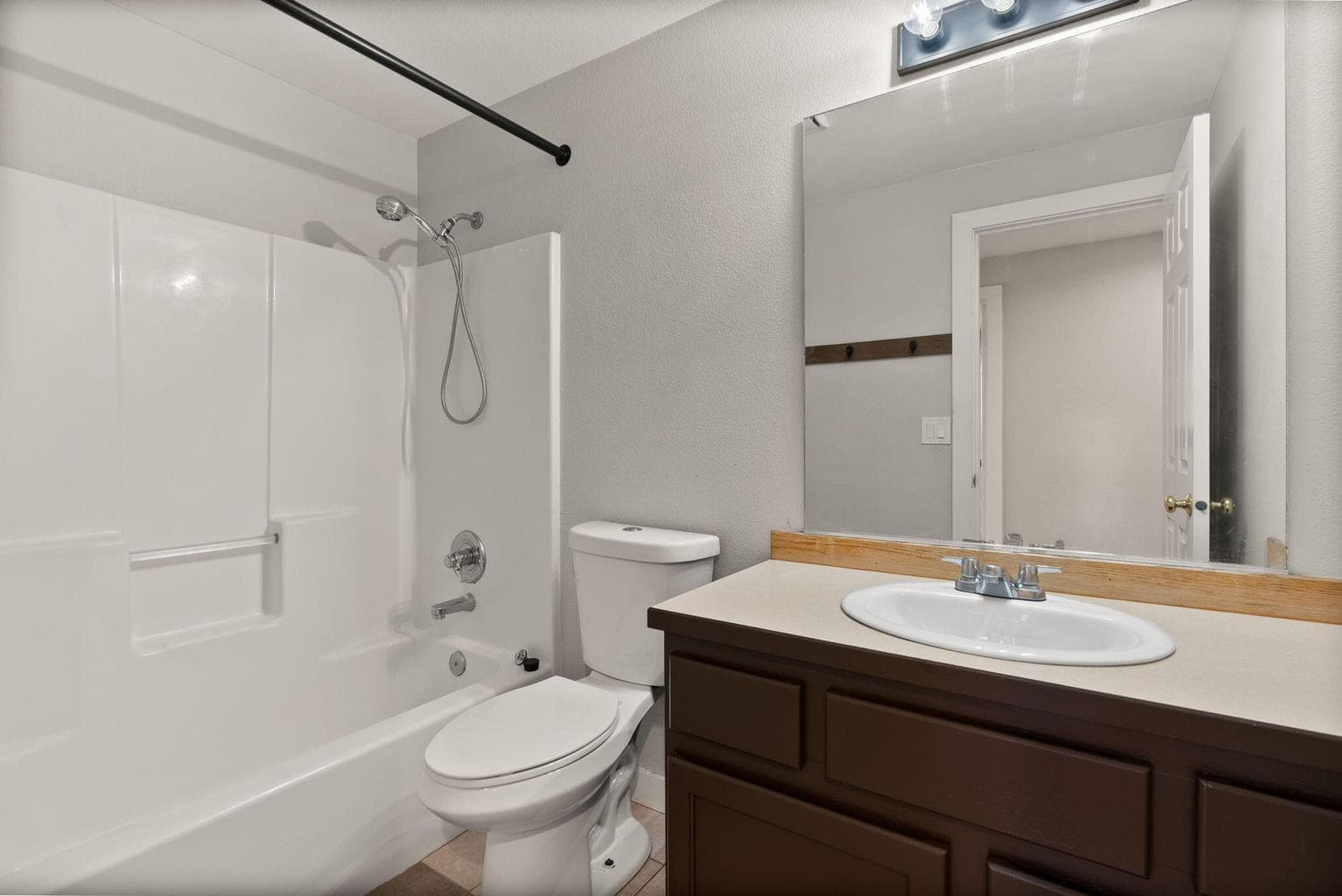 Full Bathroom Upstairs