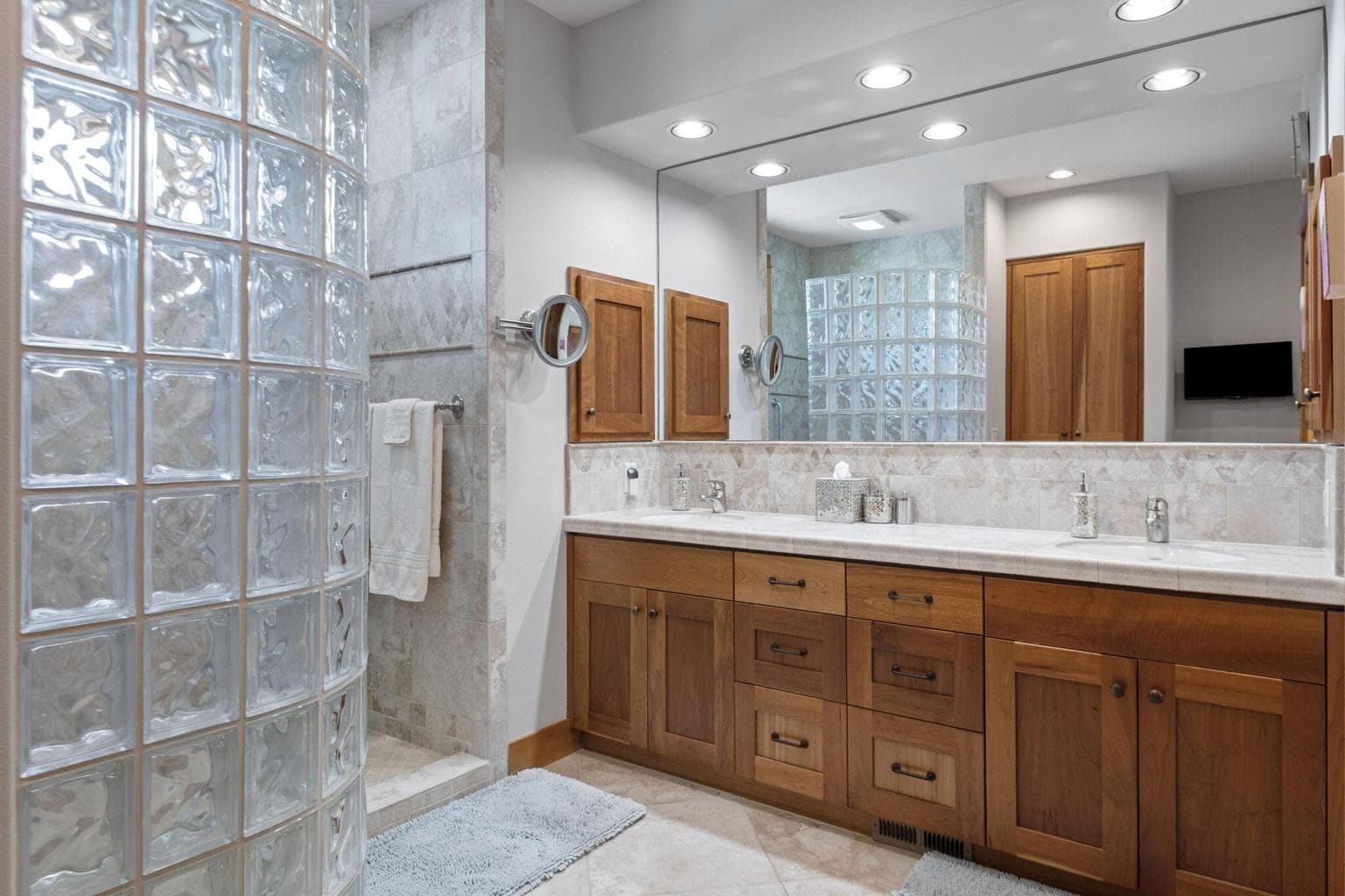 Photo of 3352 NW Windwood Way 27 of 53