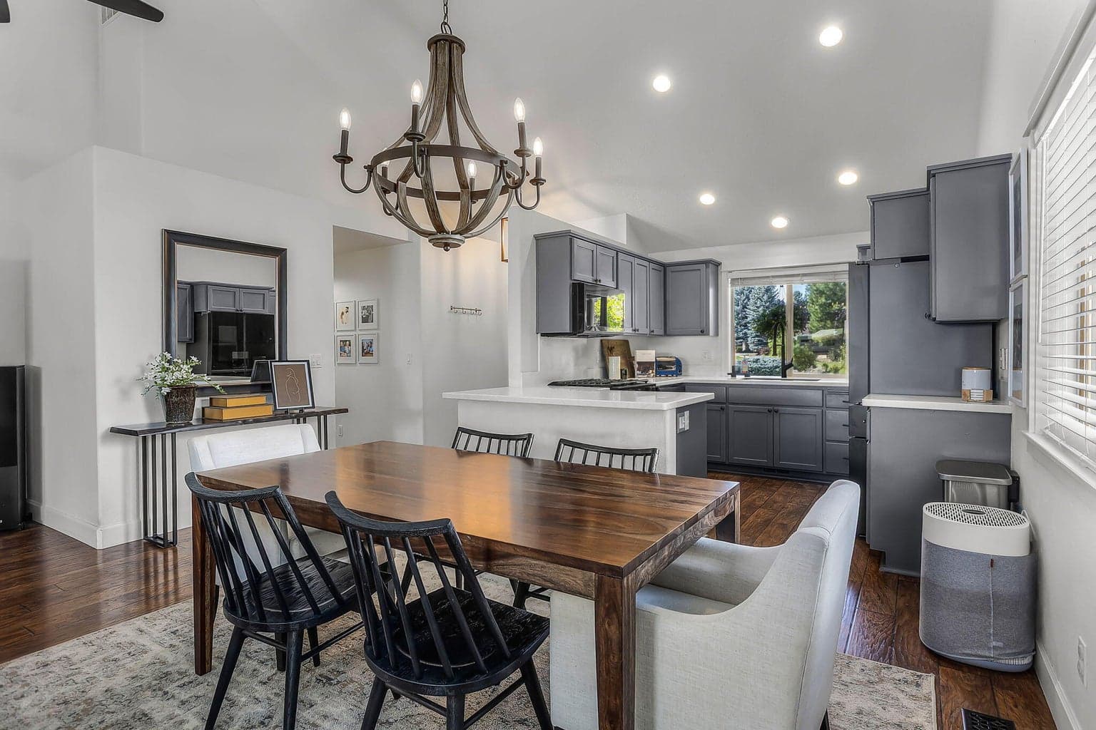 Photo of 61246 Bighorn Court 10 of 31