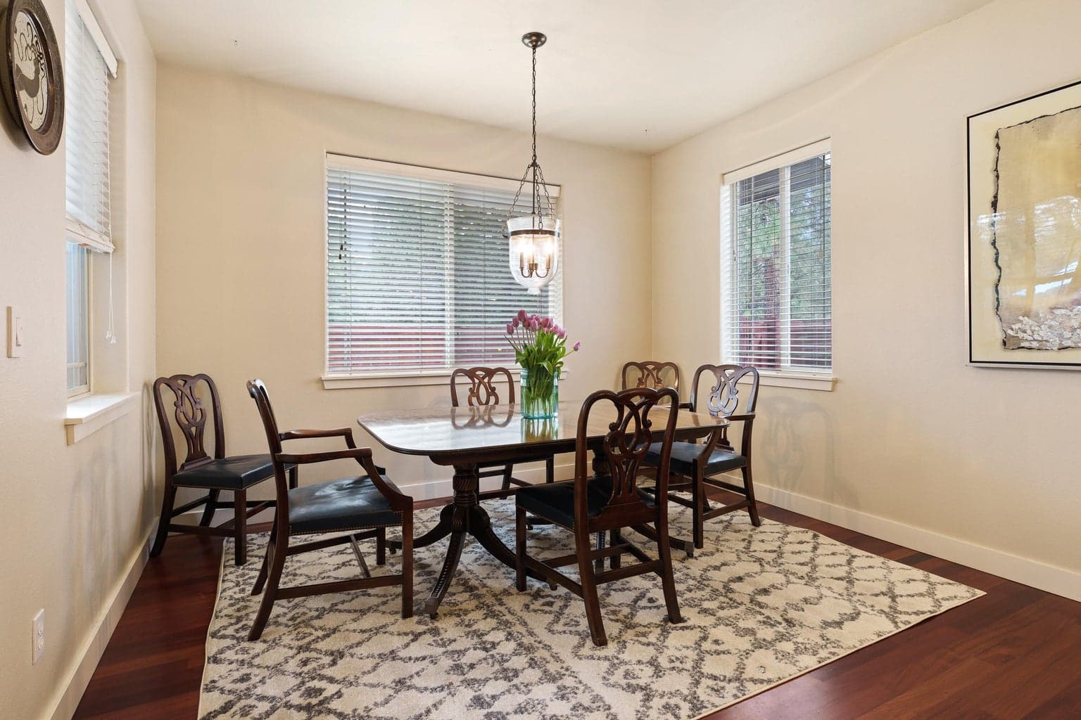 Dining area adjacent to the kitchen