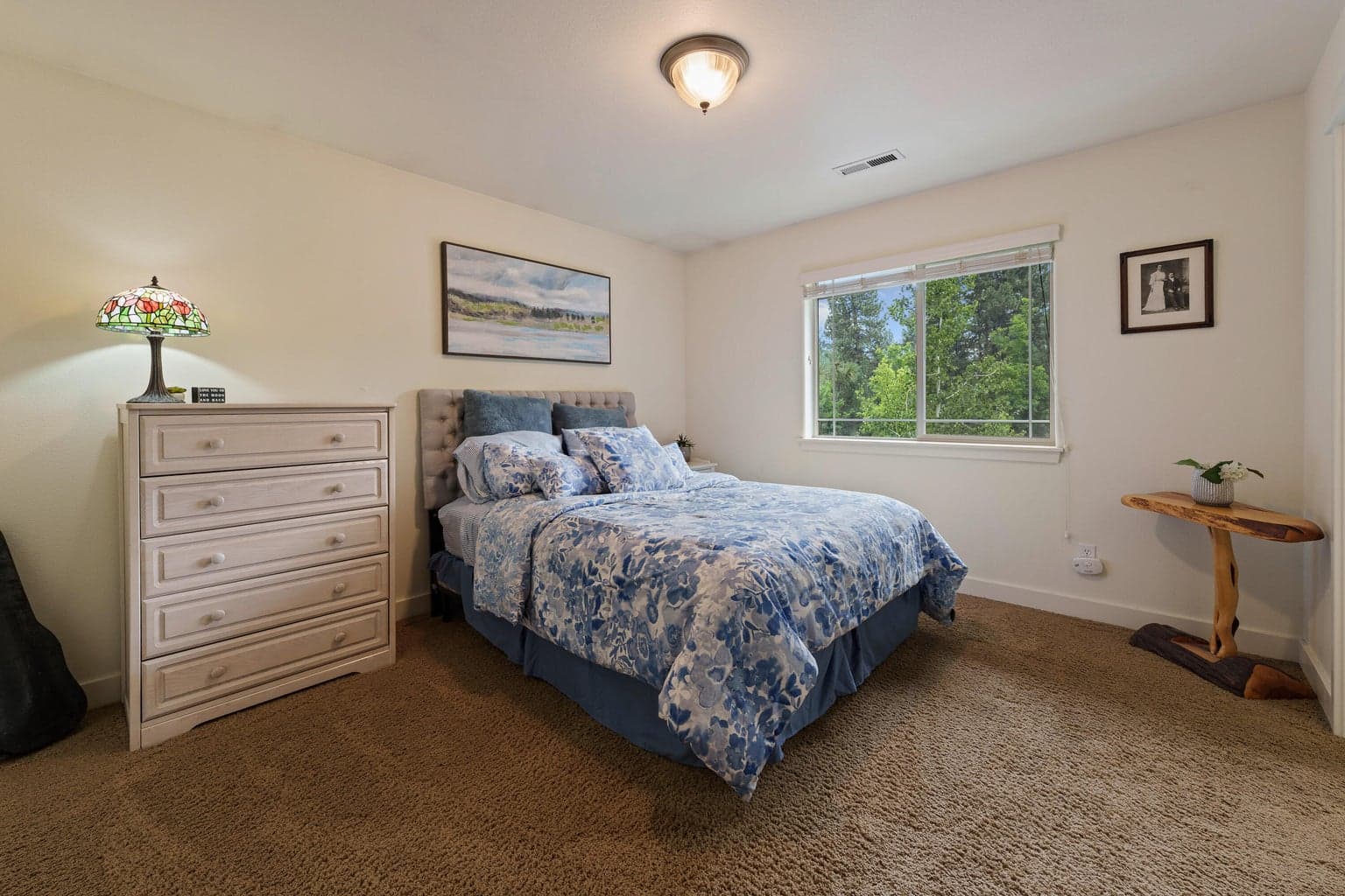Guest bedroom 1