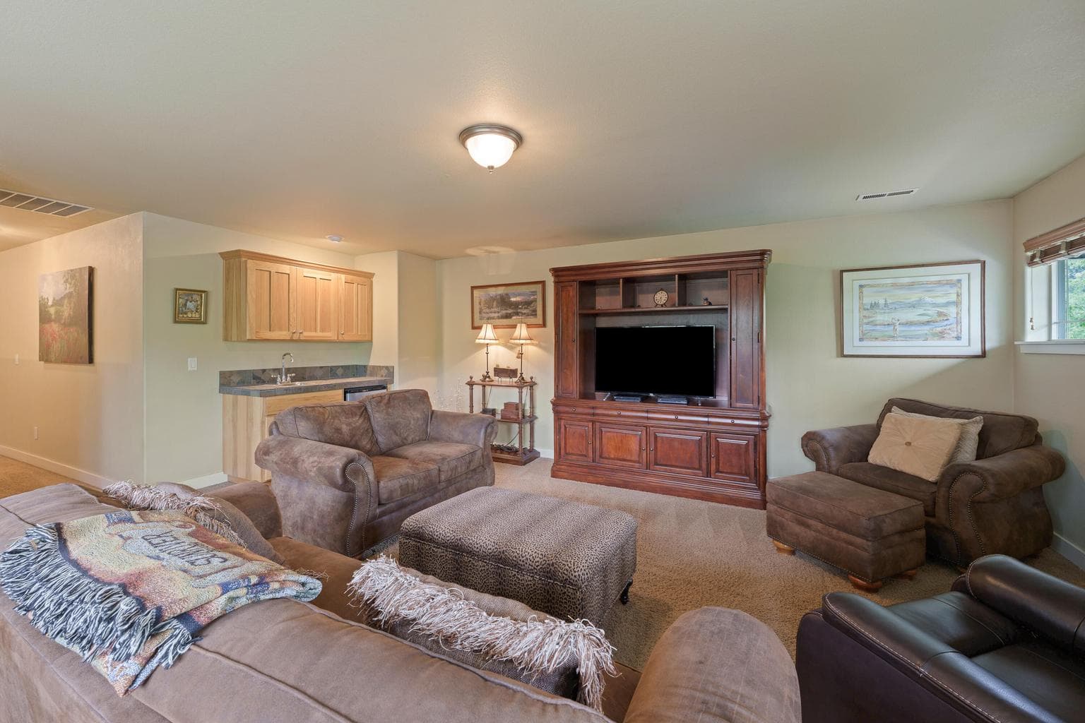 Oversize bonus room with wet bar
