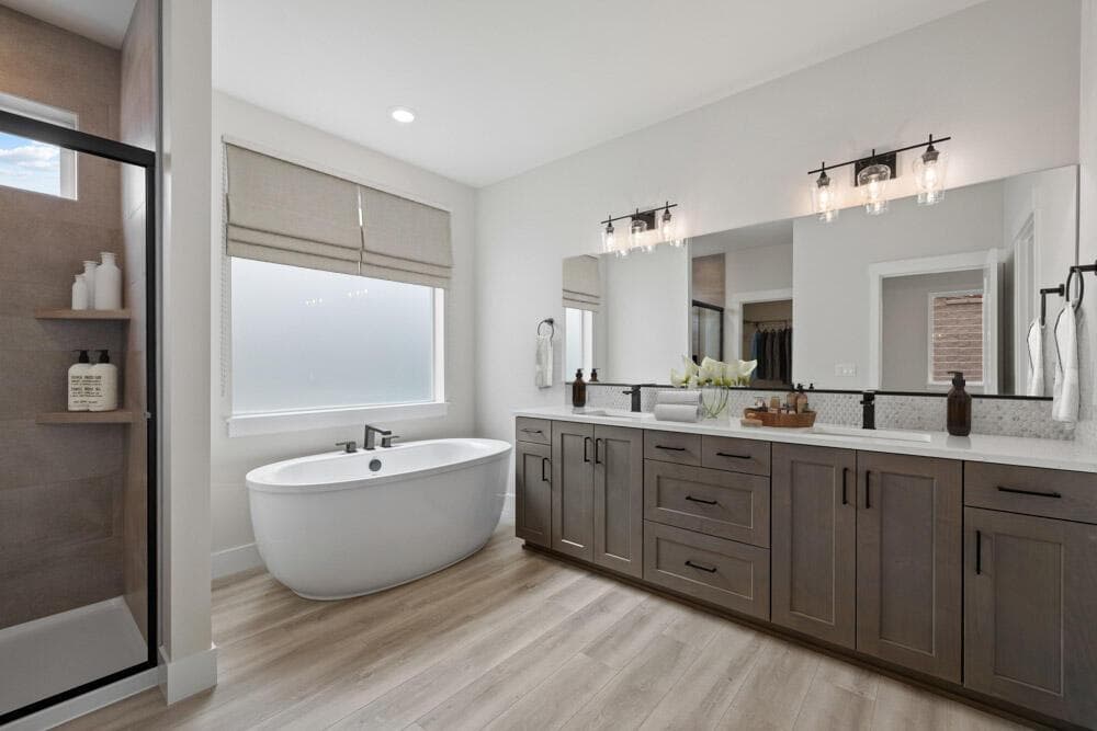 Primary bath (virtual staging)