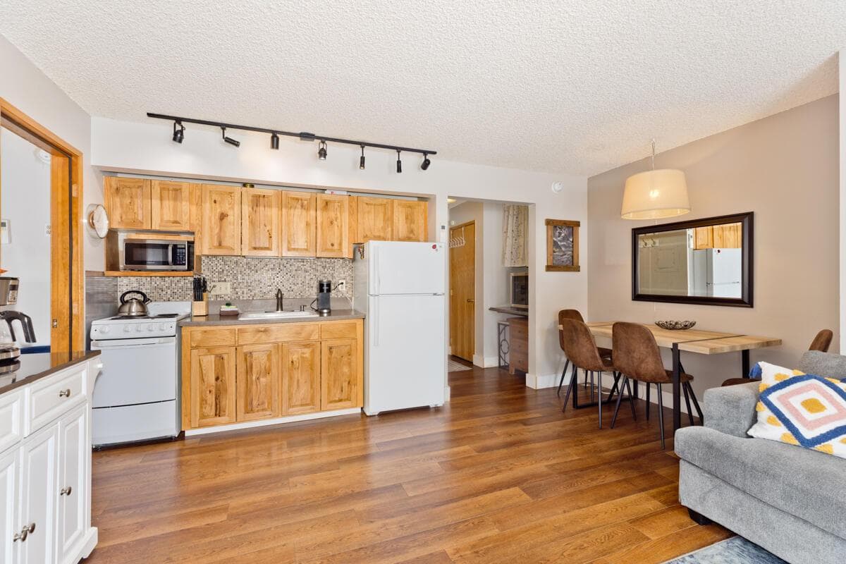 Photo of 1565 NW Wall Street 13 of 33