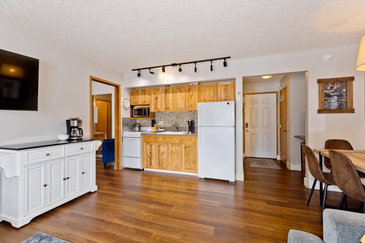 Photo of 1565 NW Wall Street 10 of 33