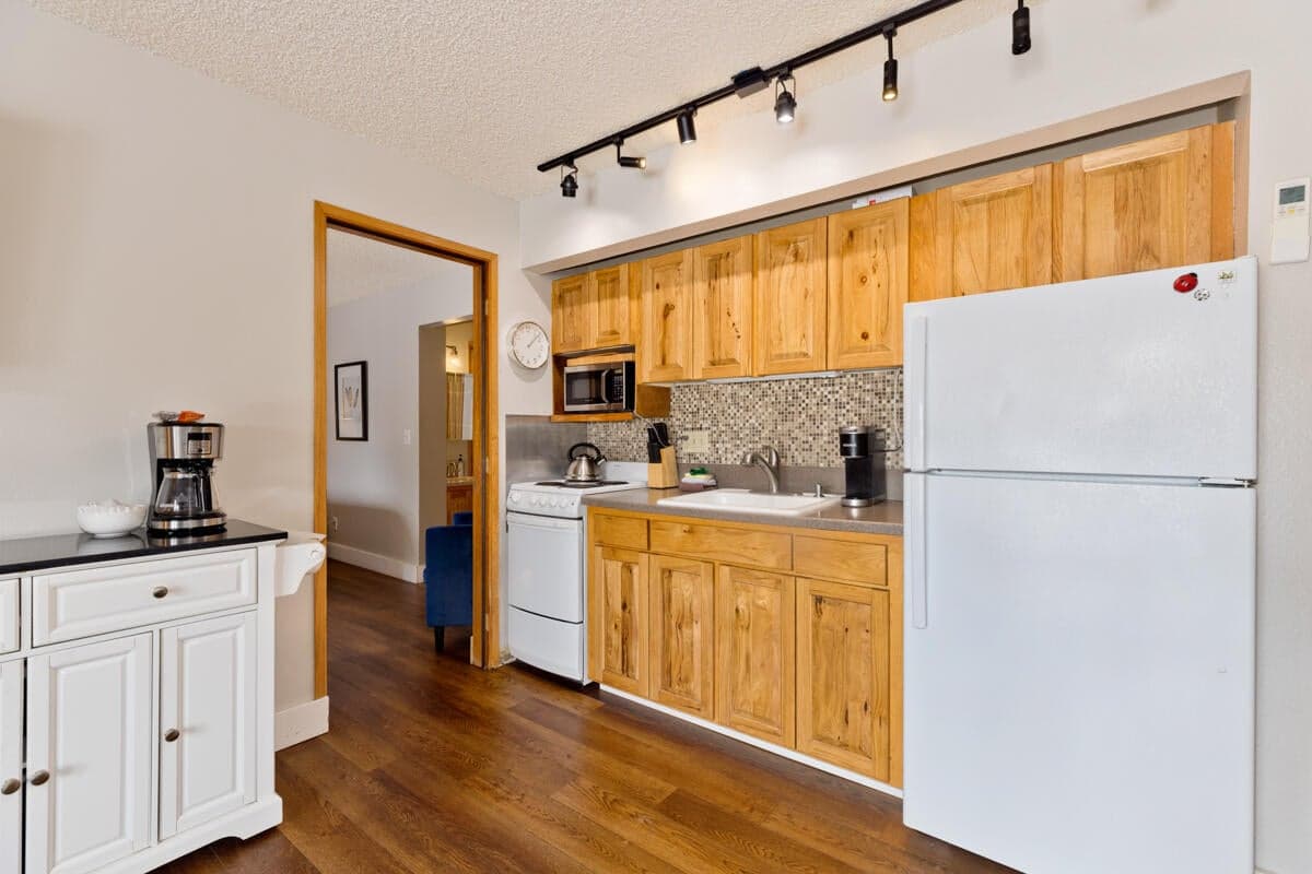 Photo of 1565 NW Wall Street 12 of 33