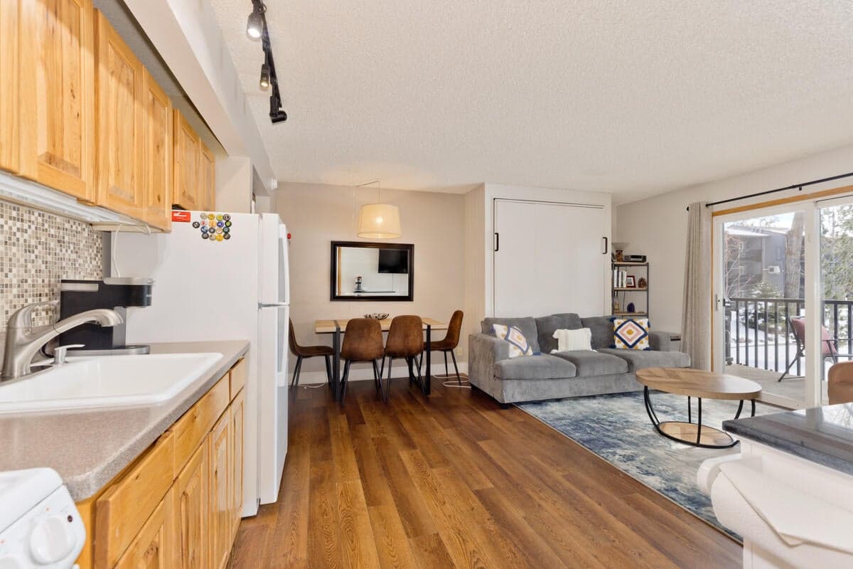 Photo of 1565 NW Wall Street 9 of 33