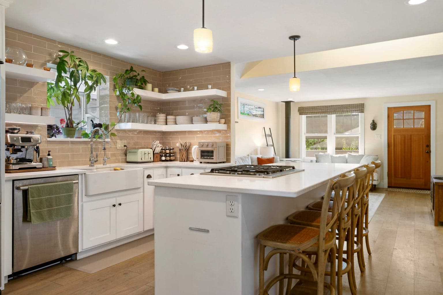 Photo of 440 NW Riverfront Street 6 of 46