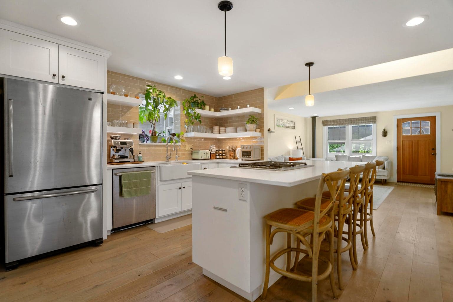 Photo of 440 NW Riverfront Street 7 of 46