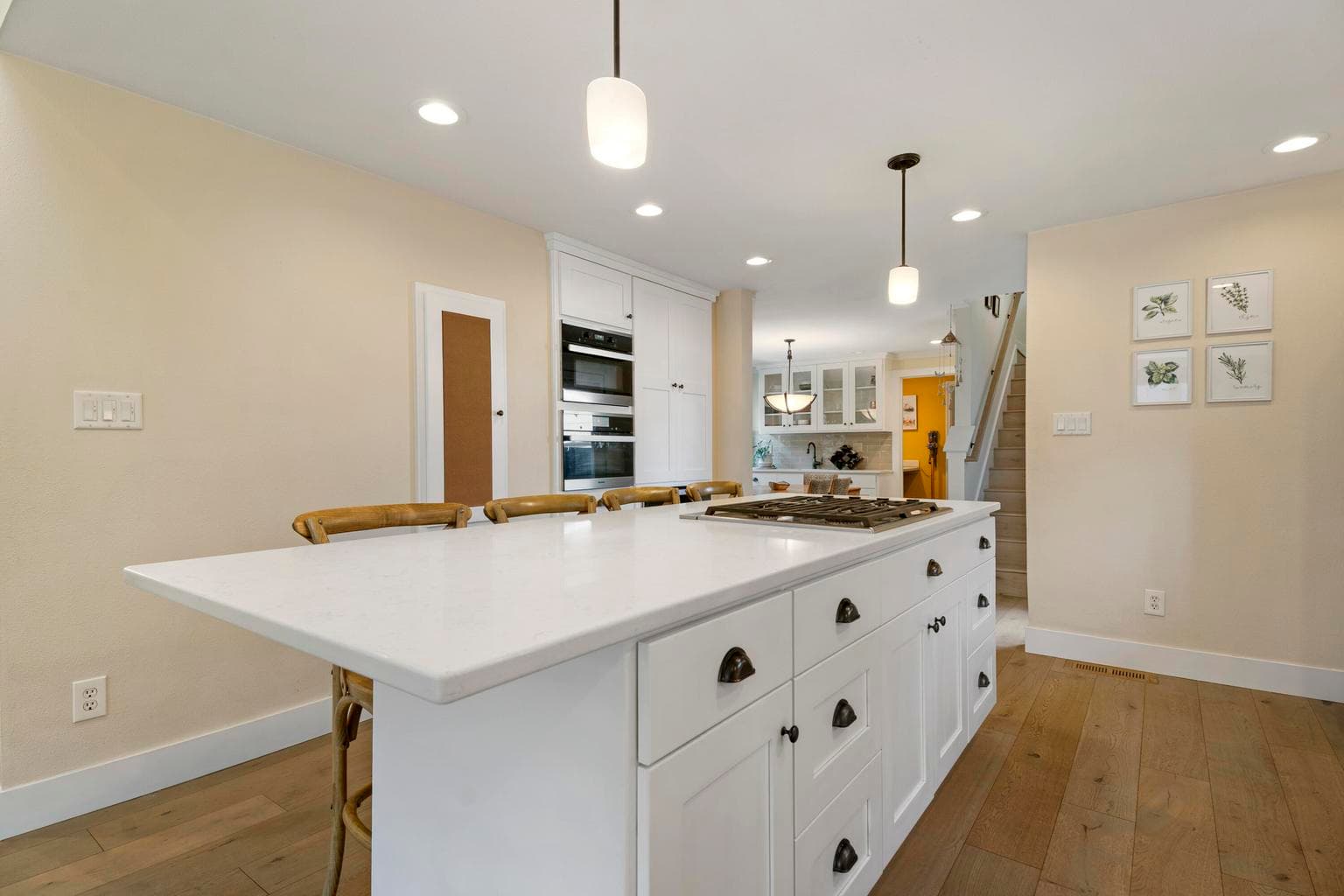 Photo of 440 NW Riverfront Street 9 of 46